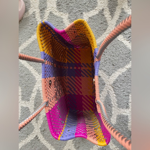 Hand Woven Tote bag made of plastic - Picture 6 of 9